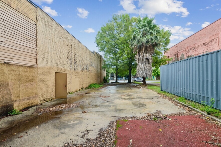 More Photos Of 1501 Oretha Castle Haley Blvd, New Orleans Service For Sale
