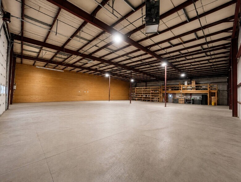 More Photos Of 562 S Reynolds Rd, Toledo Warehouse For Lease
