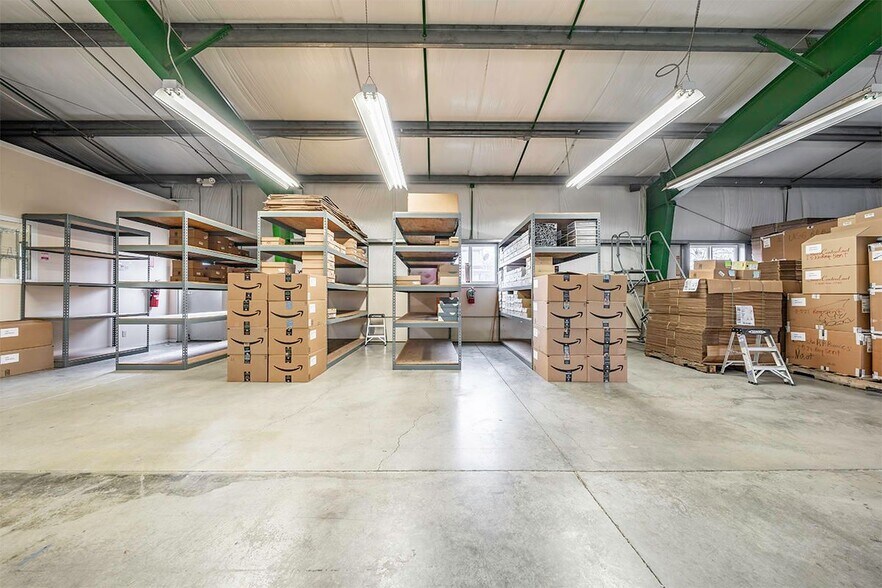 More Photos Of 425 Applegate Way, Ashland Industrial For Lease