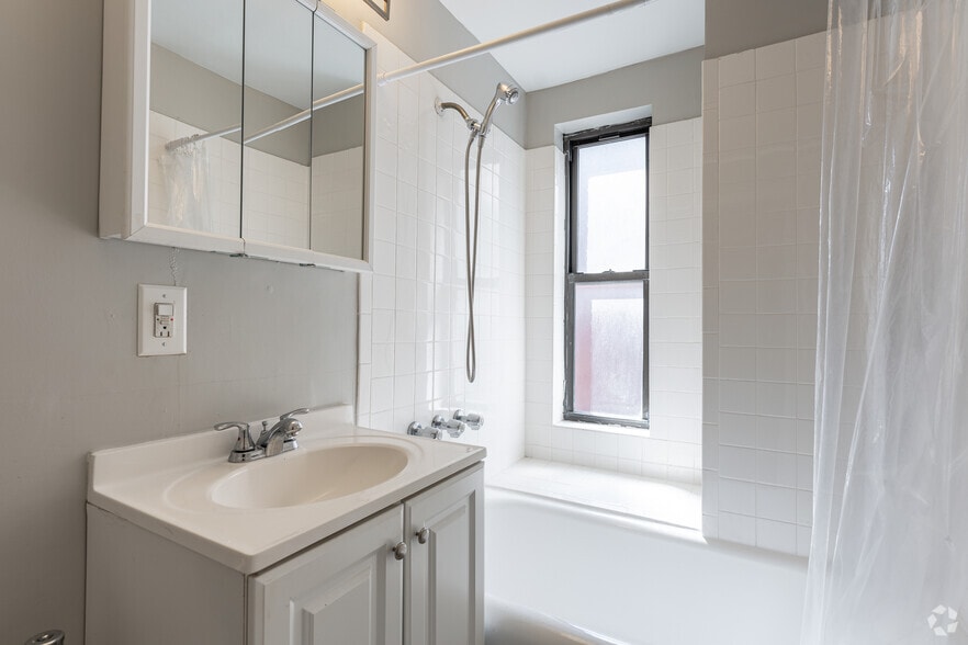 More Photos Of 5240 N Sheridan Rd, Chicago Apartments For Lease