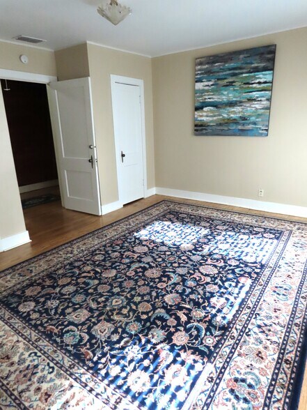 More Photos Of 1923 S Beckham Ave, Tyler Office Residential For Lease