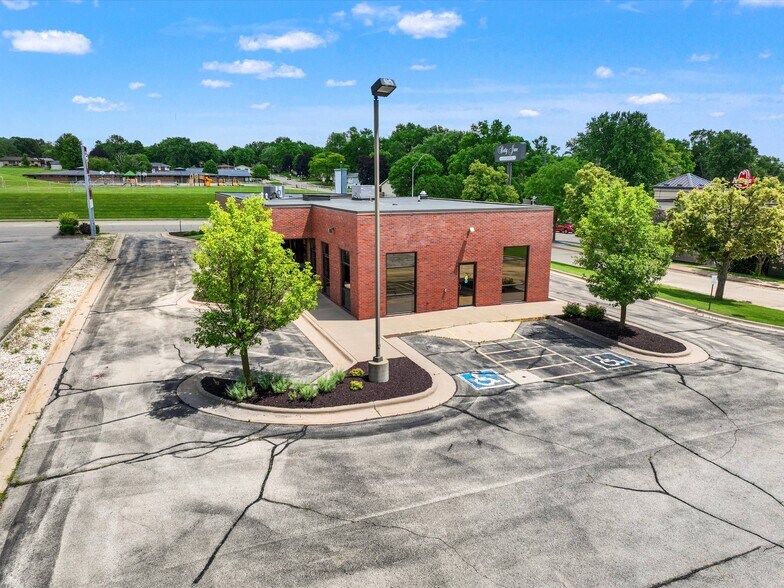 More Photos Of 1805 John F Kennedy Rd, Dubuque Freestanding For Sale