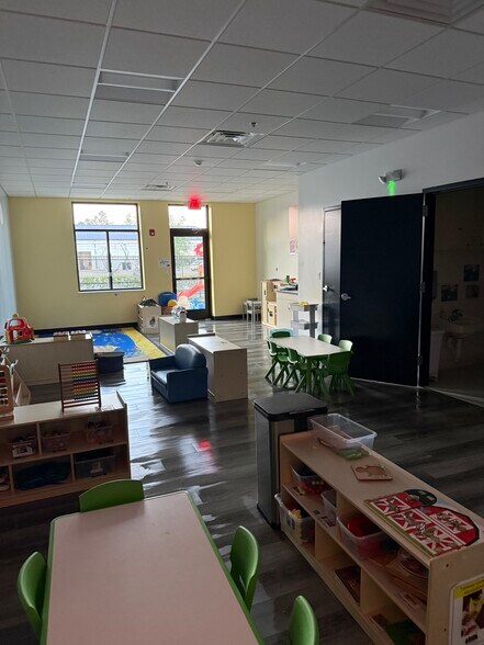 More Photos Of 3480 Royal Pines Dr, Orange Park General Retail For Lease