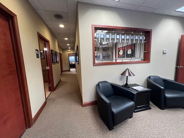 More Photos Of 707 Ridgeview Dr, McHenry Flex For Sale