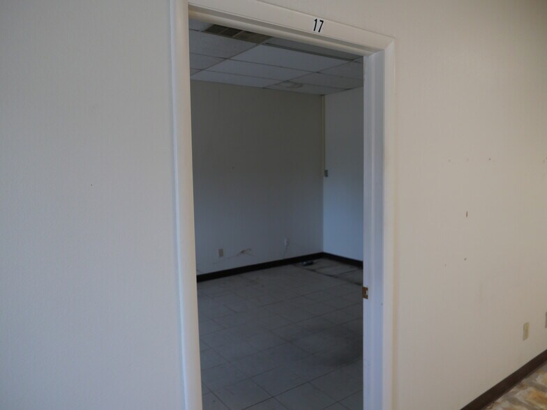 More Photos Of 1364 NE 3rd St, Oklahoma City Warehouse For Sale
