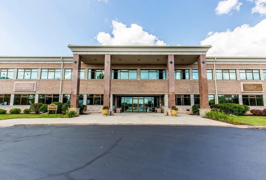 More Photos Of 17280 W North Ave, Brookfield Medical For Lease