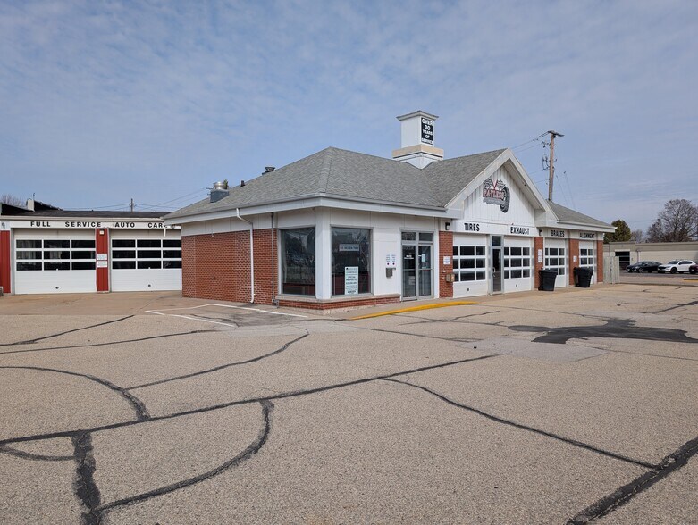 More Photos Of 400 Blackburn St, Ripon Specialty For Sale