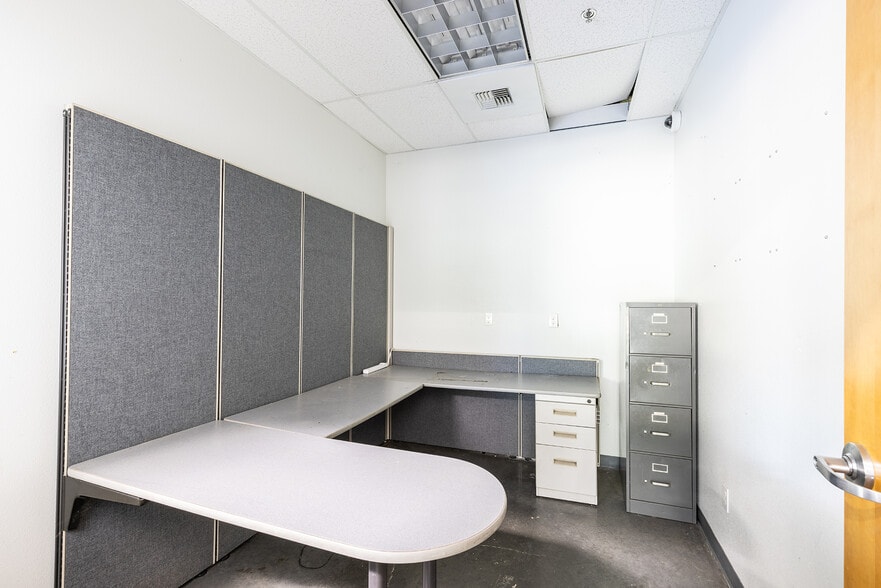 More Photos Of 800 American Way, Windsor Freestanding For Lease
