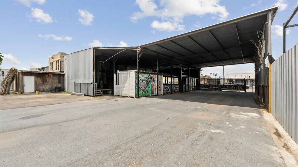 More Photos Of 407 17th st, McAllen Sports And Entertainment For Sale