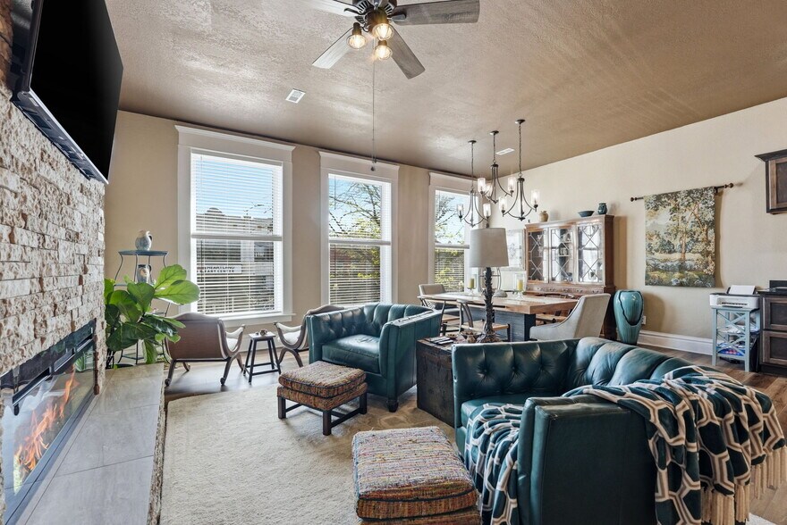 More Photos Of 215 N Michigan St, Plymouth Storefront For Sale