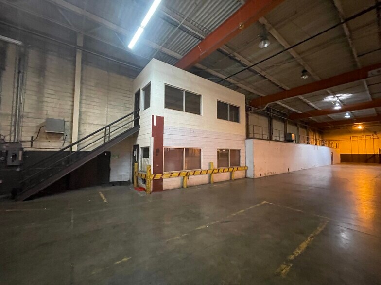 More Photos Of 15012 Edgerton Rd, New Haven Manufacturing For Lease