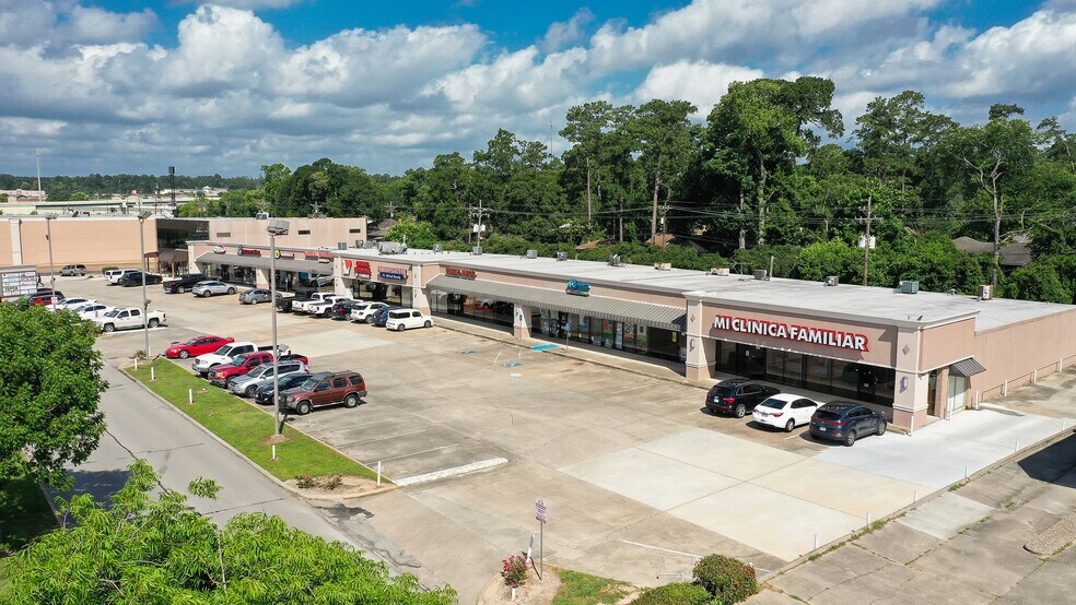 More Photos Of 902-932 W Dallas St, Conroe Freestanding For Lease