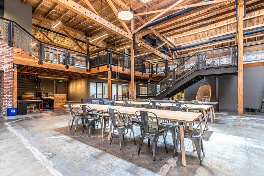 More Photos Of 260 8th St, San Francisco Service For Sale