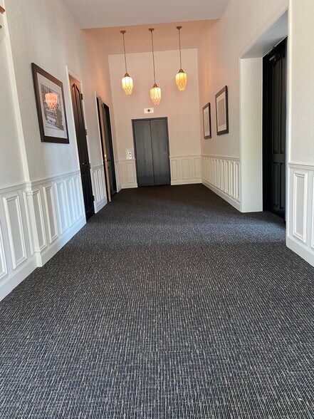 More Photos Of 235 E High St, Jefferson City Office For Lease