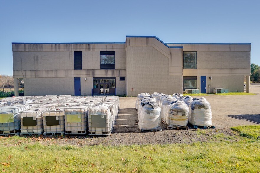 More Photos Of 275 Portsmouth Ave, Stratham Light Manufacturing For Sale