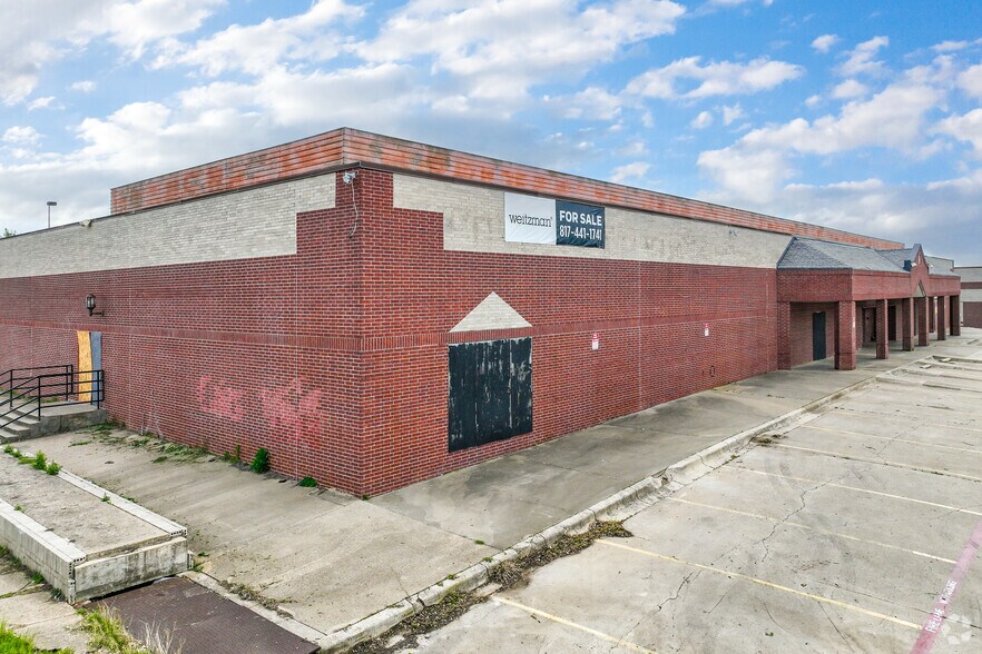 More Photos Of 3025 Altamesa Blvd, Fort Worth Freestanding For Sale