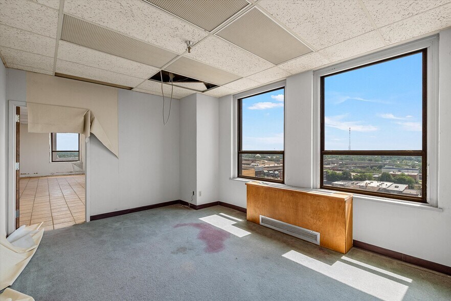 More Photos Of 509 Marshall St, Shreveport Office For Sale