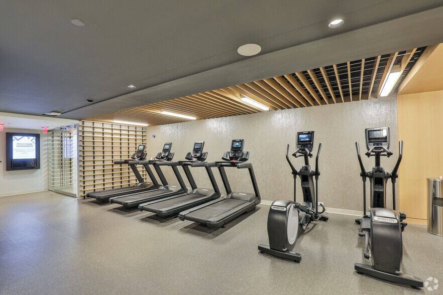 More Photos Of 1700 K St NW, Washington Office For Lease