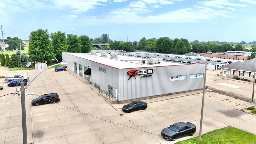 Primary Photo Of 419 Kays Dr, Normal Industrial For Sale