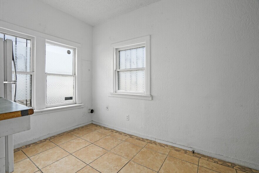 More Photos Of 2422 Montana Ave, El Paso Storefront Retail Office For Sale