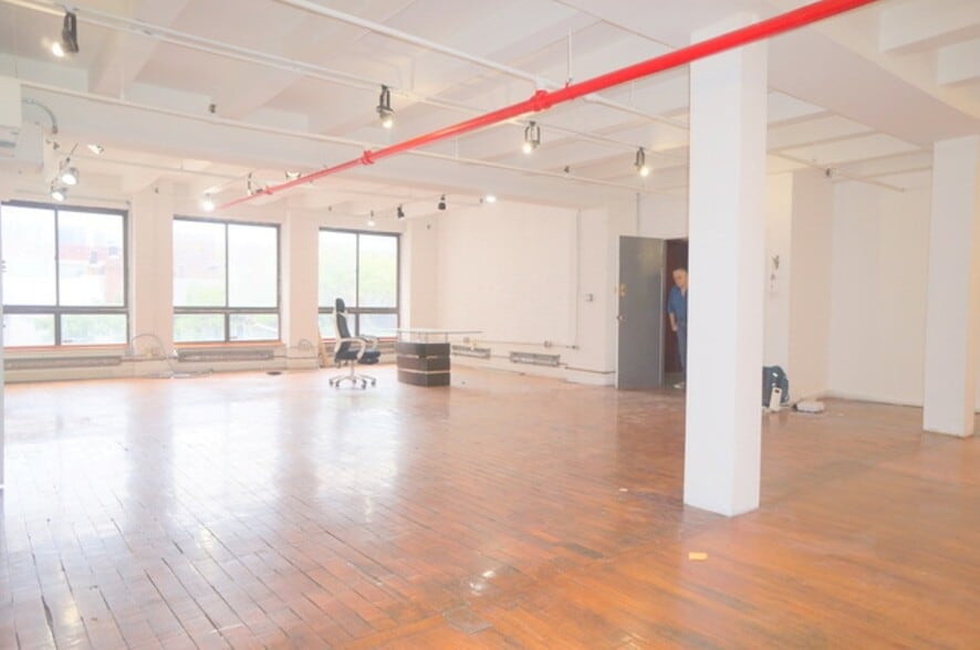 More Photos Of 30 Vandam St, New York Loft Creative Space For Lease