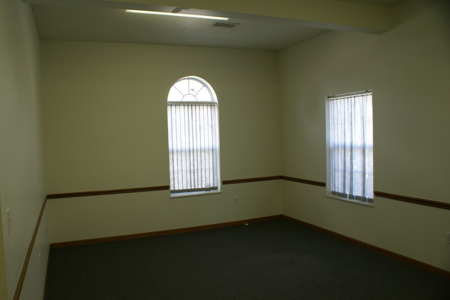 More Photos Of 723 Seibert Rd, Scott Afb Office For Lease
