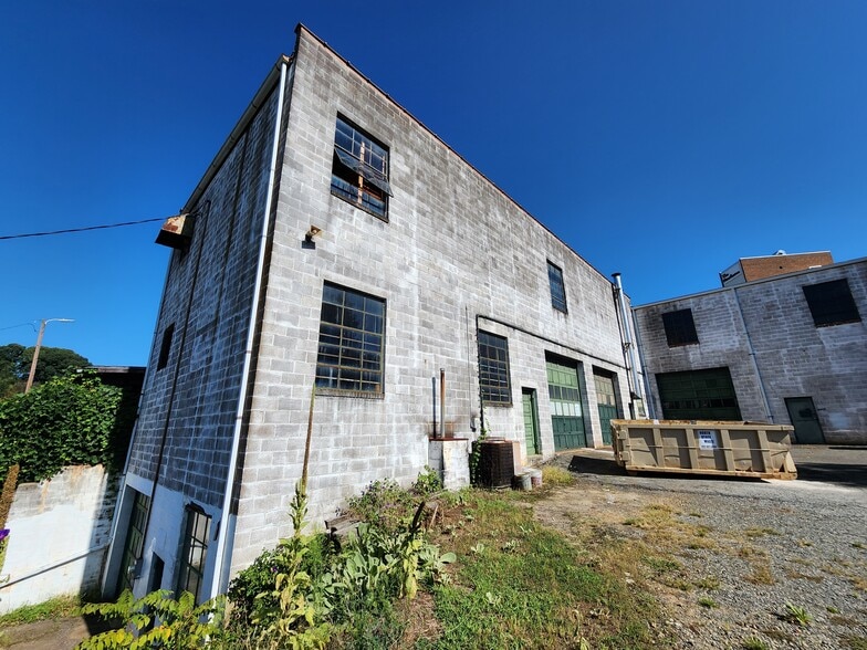 More Photos Of 414 Brookstown Ave, Winston-Salem Warehouse For Sale