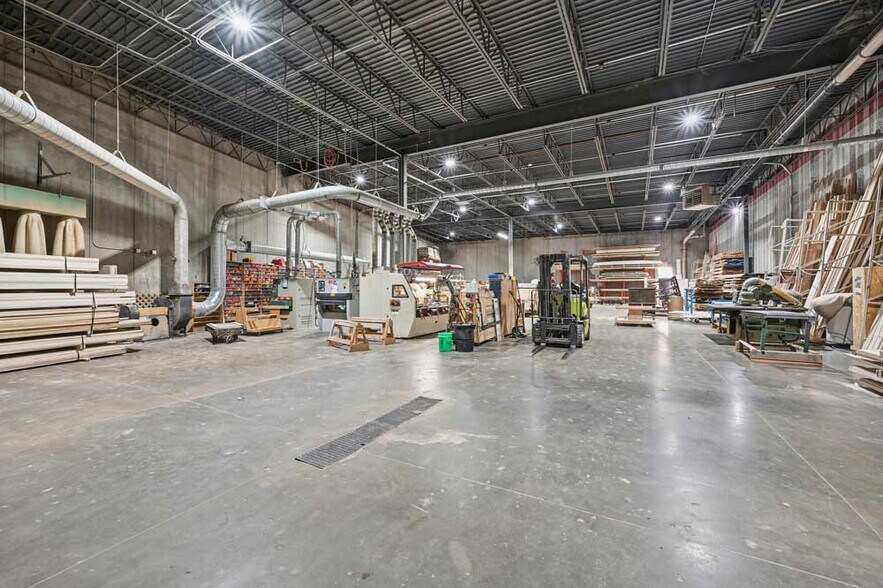 More Photos Of 587 Citation Dr, Shakopee Manufacturing For Sale