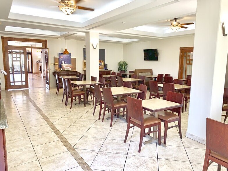 More Photos Of 2965 E Main St, Alice Hotel For Sale