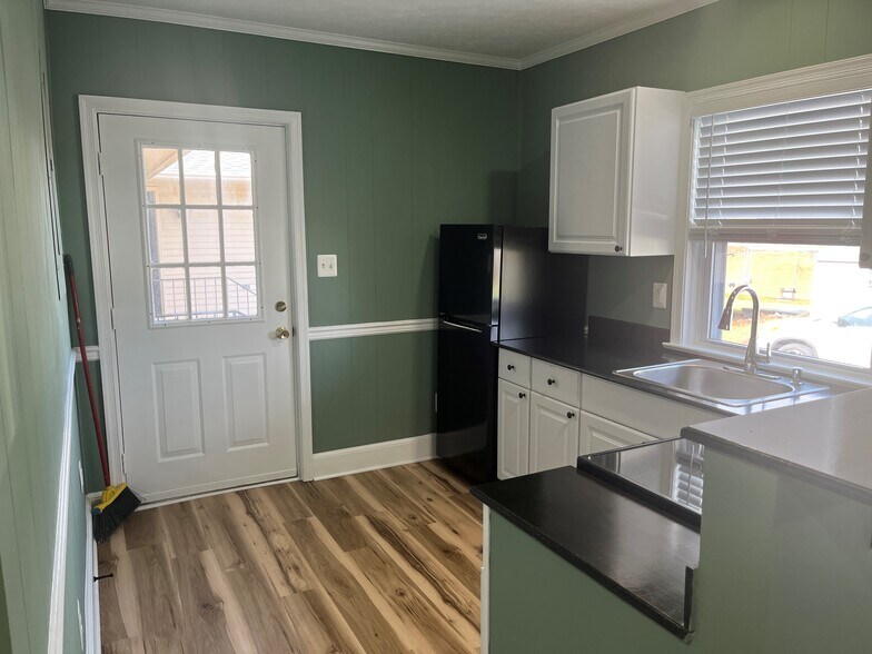 More Photos Of 38 Garrett St, Warrenton Office For Lease