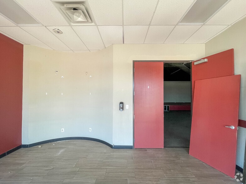 More Photos Of 9323 Perrin Beitel Rd, San Antonio Unknown For Lease