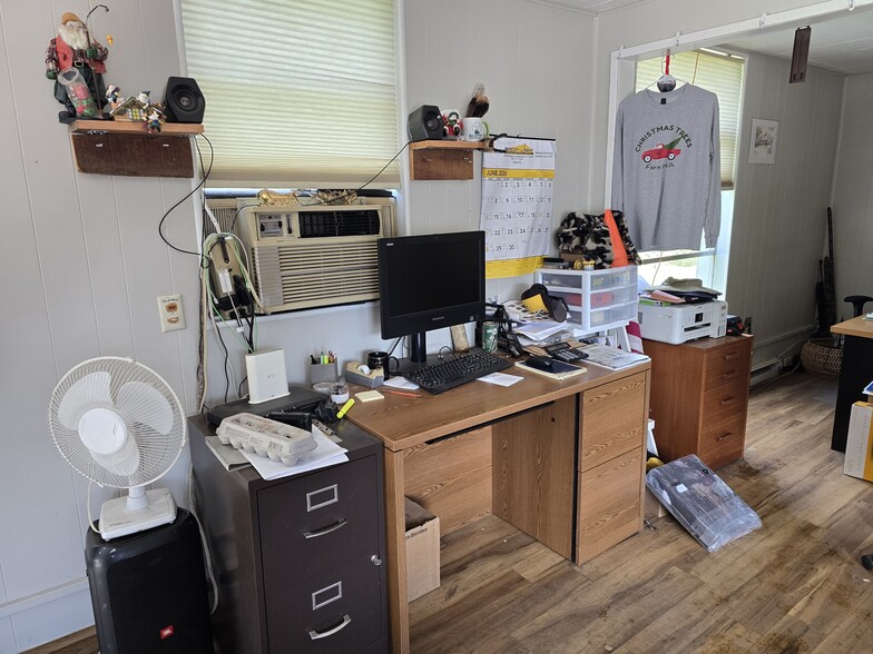 More Photos Of 11 Bunker Hill Rd, Andover Warehouse For Sale