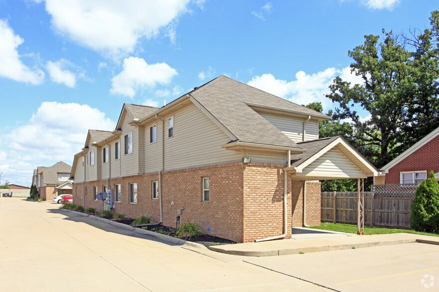 More Photos Of 16551 E 12 Mile Rd, Roseville Apartments For Sale