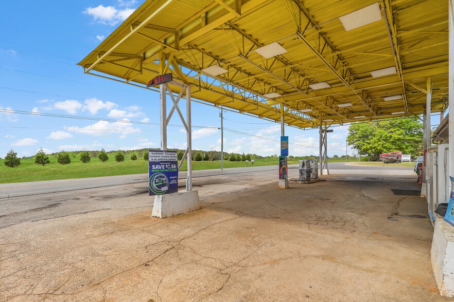 More Photos Of 2550 Parks Mill Rd, Buckhead Morgan Service Station For Sale