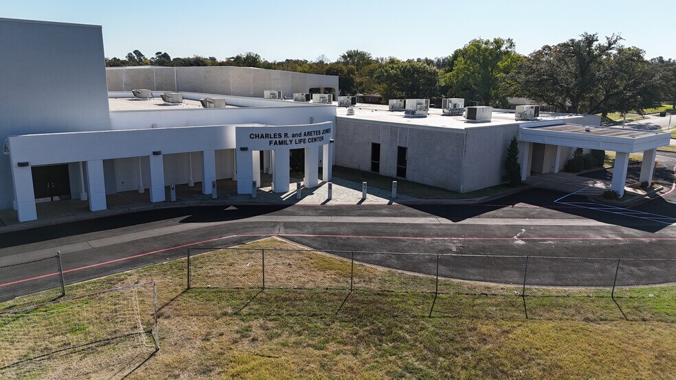 More Photos Of 6801 Meadowbrook Dr, Fort Worth Specialty For Sale