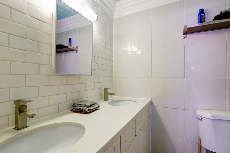 More Photos Of 212 Main St, Sierra City Hotel For Sale