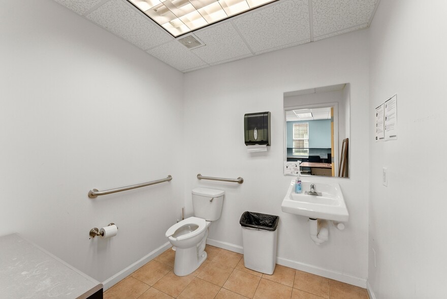More Photos Of 950 Scales Rd, Suwanee Medical For Lease