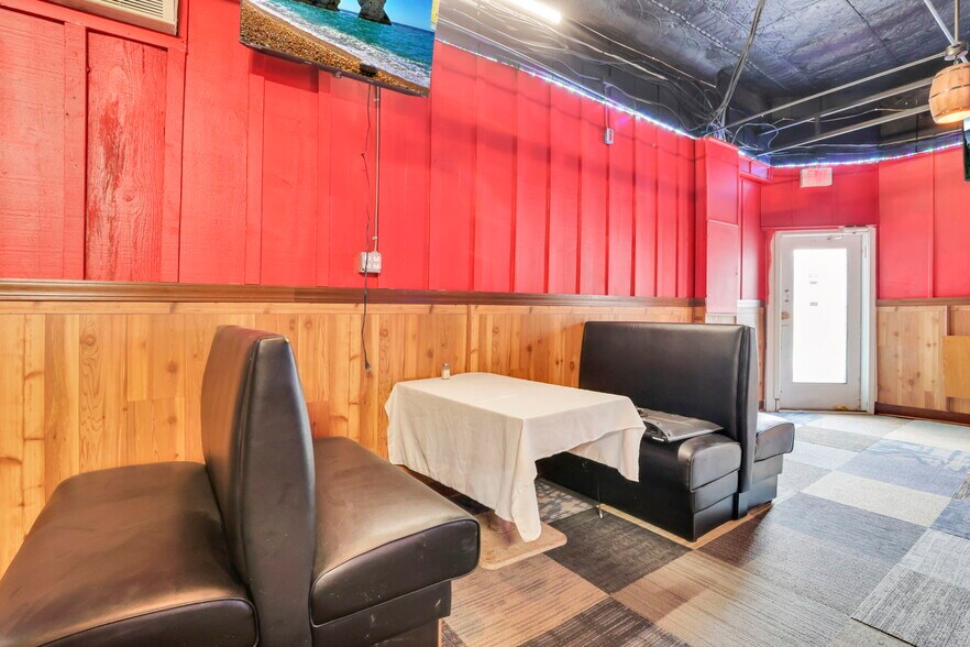 More Photos Of 11472 Broad St SW, Pataskala Bar For Lease