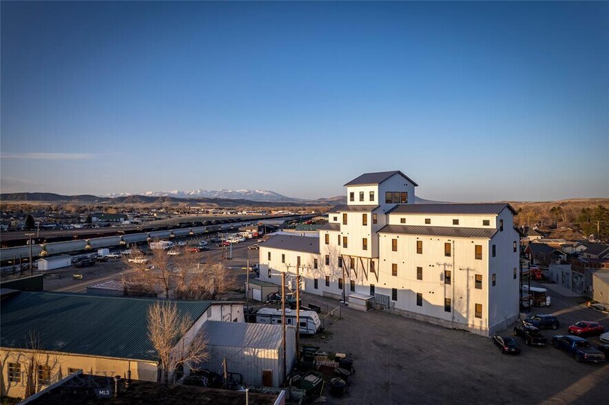 More Photos Of 924 E Park St, Livingston Apartments For Sale