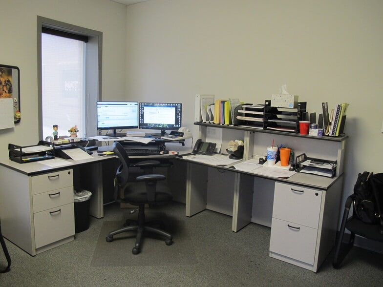 More Photos Of 1917 Olde Homestead Ln, Lancaster Warehouse For Lease