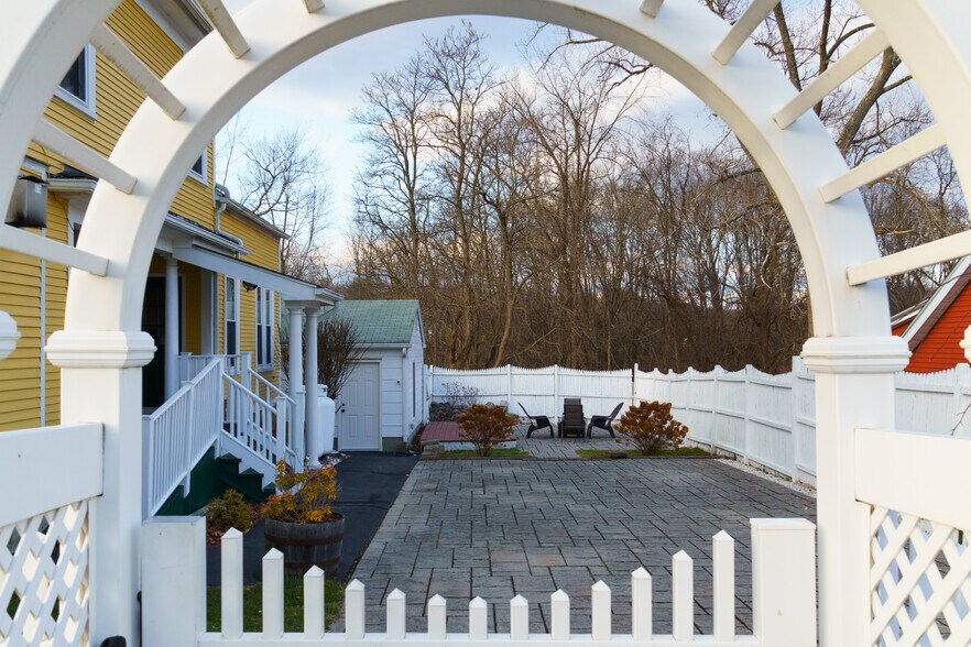 More Photos Of 181 W State St, Granby Storefront Retail Residential For Sale