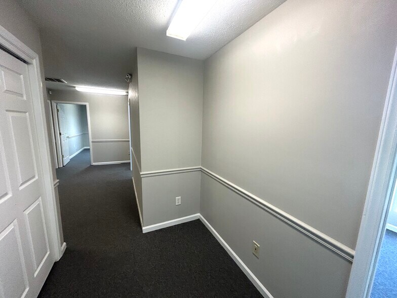 More Photos Of 4425 N Blackstock Rd, Spartanburg Warehouse For Lease