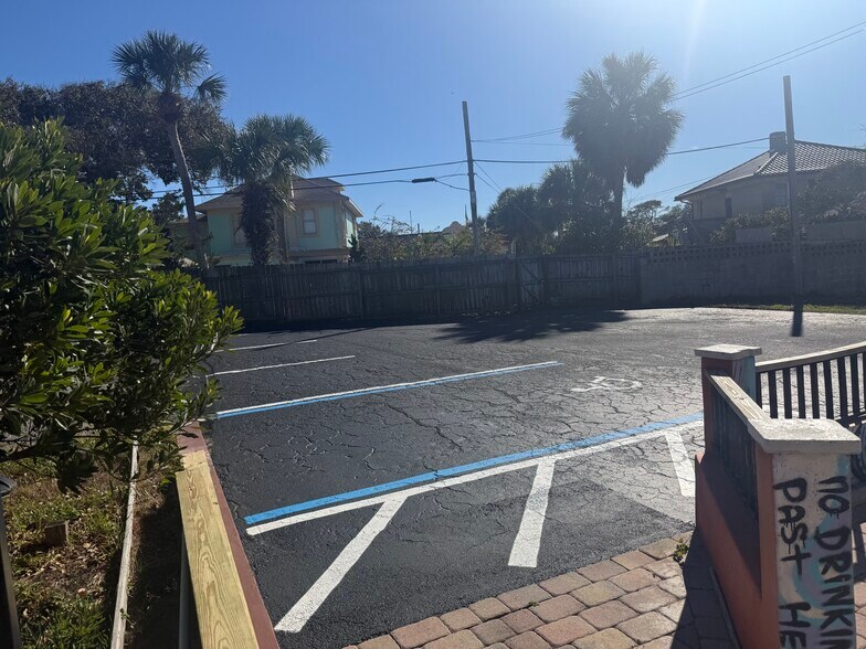 More Photos Of 336 E International Speedway Blvd, Daytona Beach Restaurant For Sale