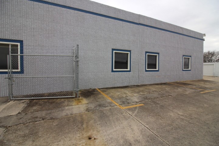More Photos Of 13603 Topper Cir, San Antonio Warehouse For Lease