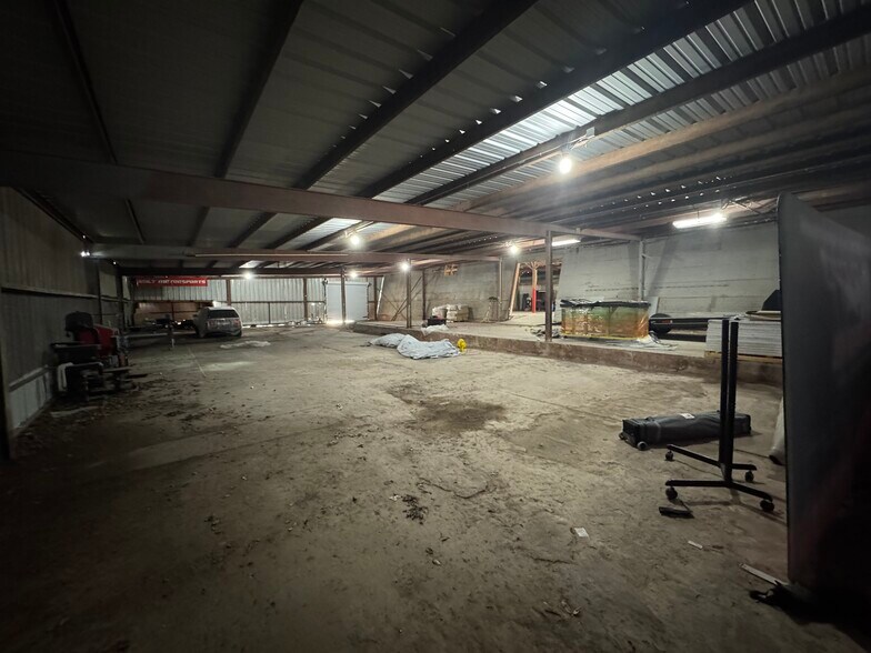 More Photos Of 501 E Lamar St, McKinney Warehouse For Lease