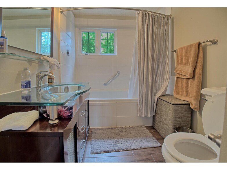 More Photos Of 40 Rue Principale, Gatineau Office For Sale