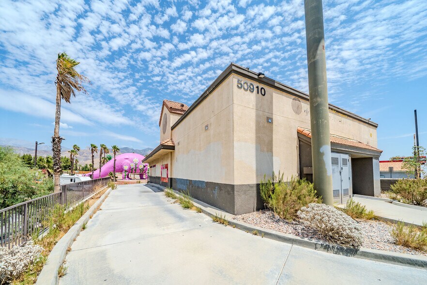 More Photos Of 50910 Seminole Dr, Cabazon Fast Food For Sale