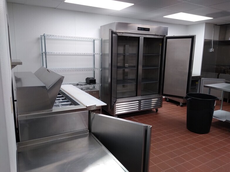 More Photos Of 800 S International Blvd, Hidalgo Freestanding For Lease