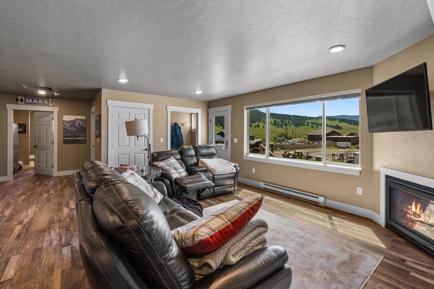 More Photos Of 303 Cold Iron Rd, Gallatin Gateway Warehouse For Sale