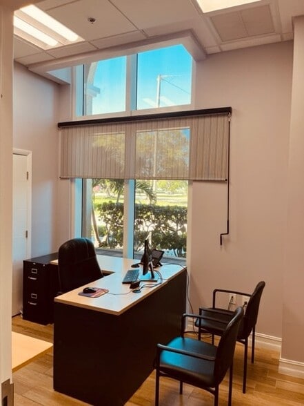 More Photos Of 300-488 N Federal Hwy, Boynton Beach Apartments For Lease